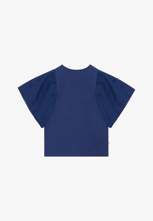 T-shirt bleu marine à manches courtes et larges avec des broderies florales. Le corps est uni et le tissu semble doux et texturé.