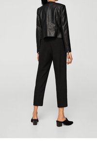 Mango Imiteret læderjakke - black