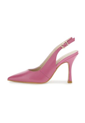 Scarpe slingback in pelle rosa con punta affusolata, caratterizzate da una decorazione con fibbia dorata e un tacco sottile. Texture liscia e design minimalista.
