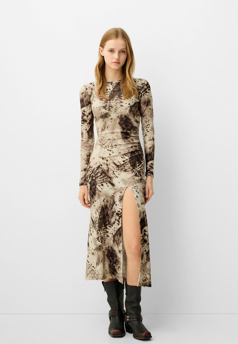 Bershka Etui-jurk zandkleur