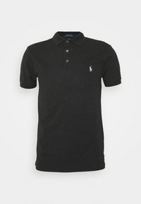 Polo shirt noir en coton, avec un col classique, une patte de boutonnage à trois boutons, des manches courtes et un accent de logo sur la poitrine gauche.