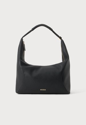 Sac à épaule en cuir noir avec anse tressée, détail de fermeture éclair dorée et petit logo "HUGO" doré au centre à l'avant.