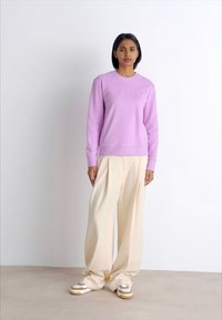 BOSS Pusa - open purple