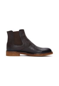 Bruine leren Chelsea boot met textuurafwerking, elastische zijpanelen en een gestapelde tan houten zool. Rondneuzen ontwerp.