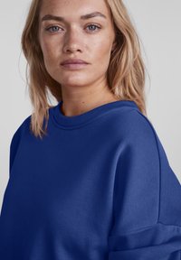 Pieces PCCHILLI LS NOOS BC - Sudadera - mazarine blue