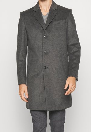 Cappotto di lana grigia con rever a punta, chiusura a cinque bottoni e tasche laterali. Texture liscia con vestibilità su misura.
