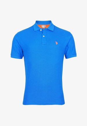 Blauwe polo van katoen, met een klassieke kraag, drieknoopsluiting en een oranje binnenkraag met een klein logo op de borst.