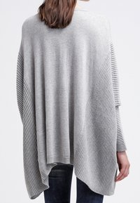 JUST FEMALE Stickad tröja - mottled grey