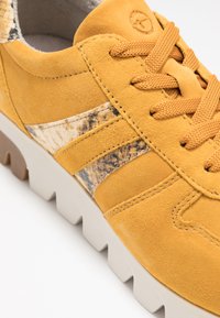 Tamaris LACE UP - Sneaker low - mustard