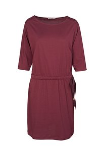 Burgundy dress made of soft fabric, featuring three-quarter sleeves, an elastic waistband, and a tie with gold accents.