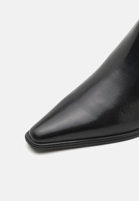 Thumbnail Image 5