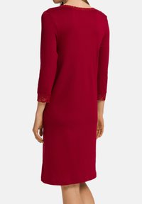 Hanro MOMENTS - Nattlinne - red dahlia