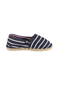 Espadrille bleu marine à rayures blanches horizontales, semelle en corde naturelle tressée, avec une étiquette en tissu noir sur le côté.