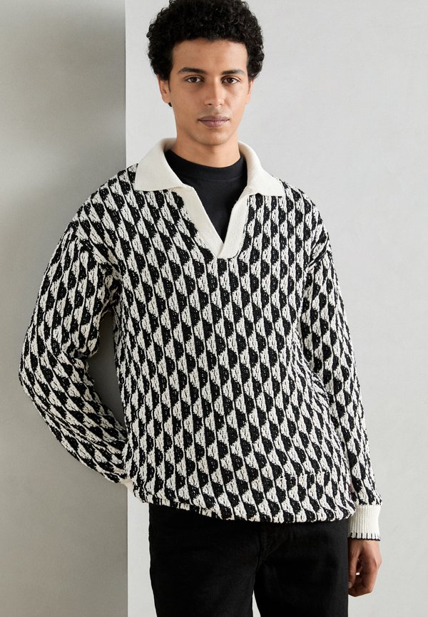 TEXTURED DROPPED SHOULDER LONG SLEEVE POLO - Strickpullover