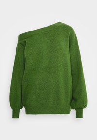 Groene oversized trui gemaakt van textuur gebreide stof. Het heeft een off-shoulder ontwerp, taps toelopende mouwen en ribgebreide boorden en onderkant.