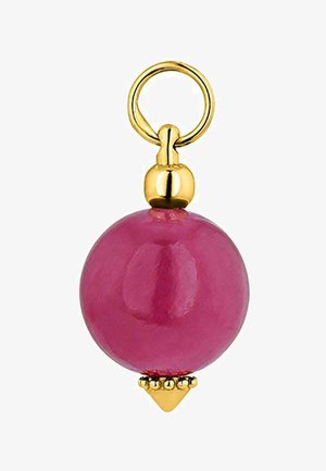 Colgante de perla rosa redonda con un acabado brillante, que presenta un lazo en tono dorado y un acento triangular dorado en la base.