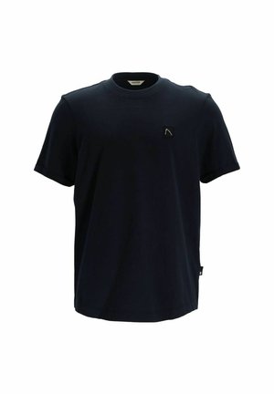 T-shirt di cotone blu navy con collo rotondo, maniche corte e una piccola toppa nera sul petto a sinistra. Texture liscia e orlo dritto.