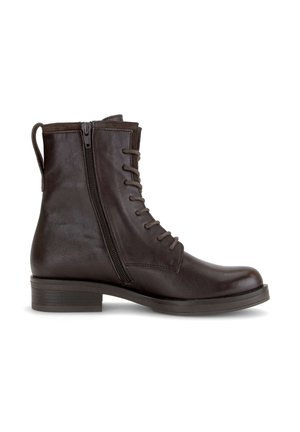 Bottine en cuir marron foncé avec fermeture éclair latérale, lacets à l'avant, languette au talon et petit talon empilé sur fond blanc.