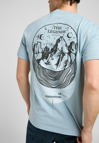 Lee SHORT SLEEVE GRAPHIC TEE - RELAXED FIT - T-shirt imprimé - jet stream blue