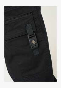 Unausgewählt, black