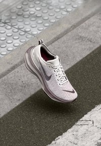 Nike Performance - ZOOMX INVINCIBLE RUN 3 - Obuwie do biegania treningowe Miniatura obrazu 1