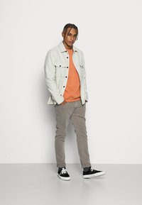 Jack & Jones JORBRINK CREW NECK UNISEX  - Camisola - raw sienna