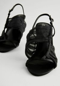 Next Pahkluukinnisega rihmikud - black