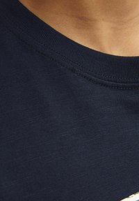 Jack & Jones Junior GEDRUCKT - T-shirt print - dunkelblau