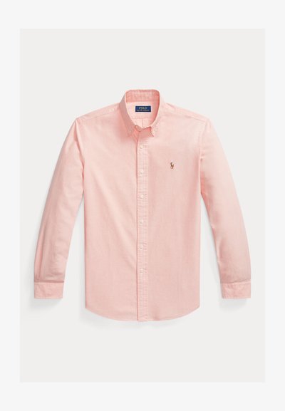 Gaiši rozā krekls ar garām piedurknēm un pogām, ar pogām aizpogājamu apkakli un mazu izšūtu Polo Ralph Lauren logotipu uz krūtīm.