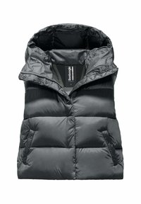 Gilet imbottito grigio con cappuccio, caratterizzato da grandi sezioni trapuntate, chiusura con zip e un'etichetta all'interno. Tessuto morbido e lucido.