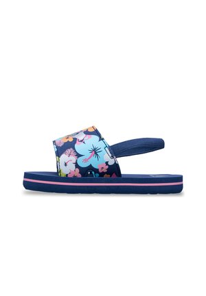 Sandale bleu marine avec un bord rose, dotée d'une bride à motif floral et d'une bride élastique à l'arrière du talon pour un maintien sécurisé.