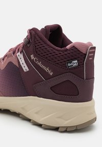 Columbia PEAKFREAK HERA MID - Obuća za pješačenje - fig/moonvista