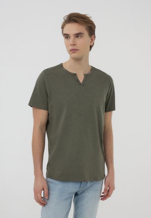 Terranova, FLAME-TEXTURED HENLEY - T-shirt basic - salvia