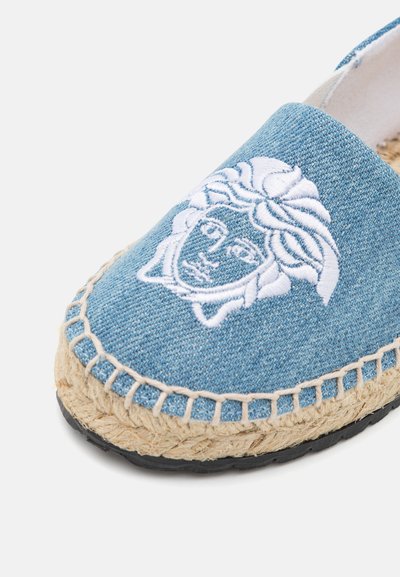 Versace EMBROIDERY UNISEX - Espadrillid - denim/white