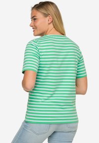 LAURASØN CLASSIC FIT - Triko s potiskem - light green