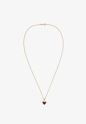 Collana dorata con una sottile catena e un pendente a forma di cuore rosso con una finitura in smalto lucido e un bordo in metallo dorato.