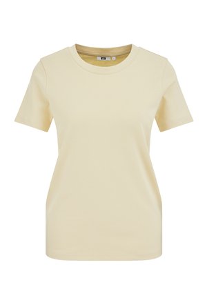 Beež lühikeste varrukatega peene lõikega T-särk, millel on ümar kaelus, esitatud ühevärvilisel valgel taustal.