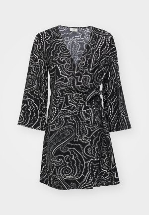 Juodas įvyniojamas suknelė su balta paisley raštu, V formos iškirpte, ilgomis plačiomis rankovėmis ir surištu liemeniu. Lygi medžiaga su lengvu tekstūros jausmu.