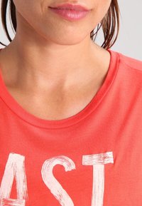 Reebok Top - red