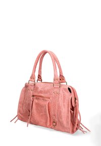 Borsa a tracolla rosa con texture, dotata di due manici, apertura superiore con zip, tasca frontale e accenti decorativi di frange. Dettagli in hardware dorato ben visibili.