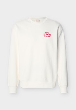 Valge pika varrukaga ümarkaelusega dressipluus punase "Levi Strauss & Company" logoga vasakul rinnal, soonikkoes mansettide ja äärega.