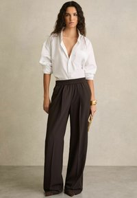 Reiss REMI ELASTICATED SIDE STRIPE WIDE LEG - Bukser - chocolate brown