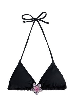 Czarny trójkątny top bikini z wiązaniem na szyi i ozdobą z różowego kryształowego kwiatu na środku z przodu.