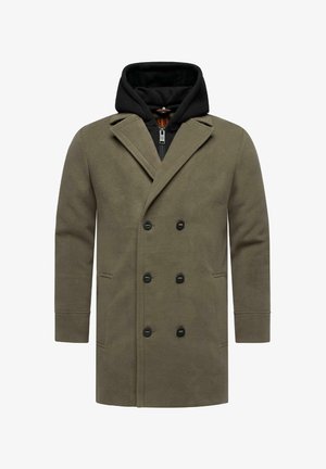 Cappotto doppiopetto verde oliva con rever, cappuccio nero, chiusura con zip e tasche laterali. Texture liscia, design su misura.