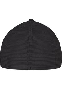 Schwarze Kappe aus strukturiertem Stoff mit einer runden Silhouette. Das Design weist dezente Nähte auf, ohne sichtbare Markenlogos oder Verzierungen.