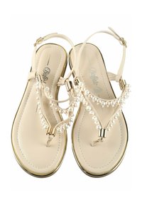 Sandales beiges avec un design en thong, ornées d'accents en perles et de quincaillerie dorée. Matière lisse avec une semelle plate et des détails piqués.