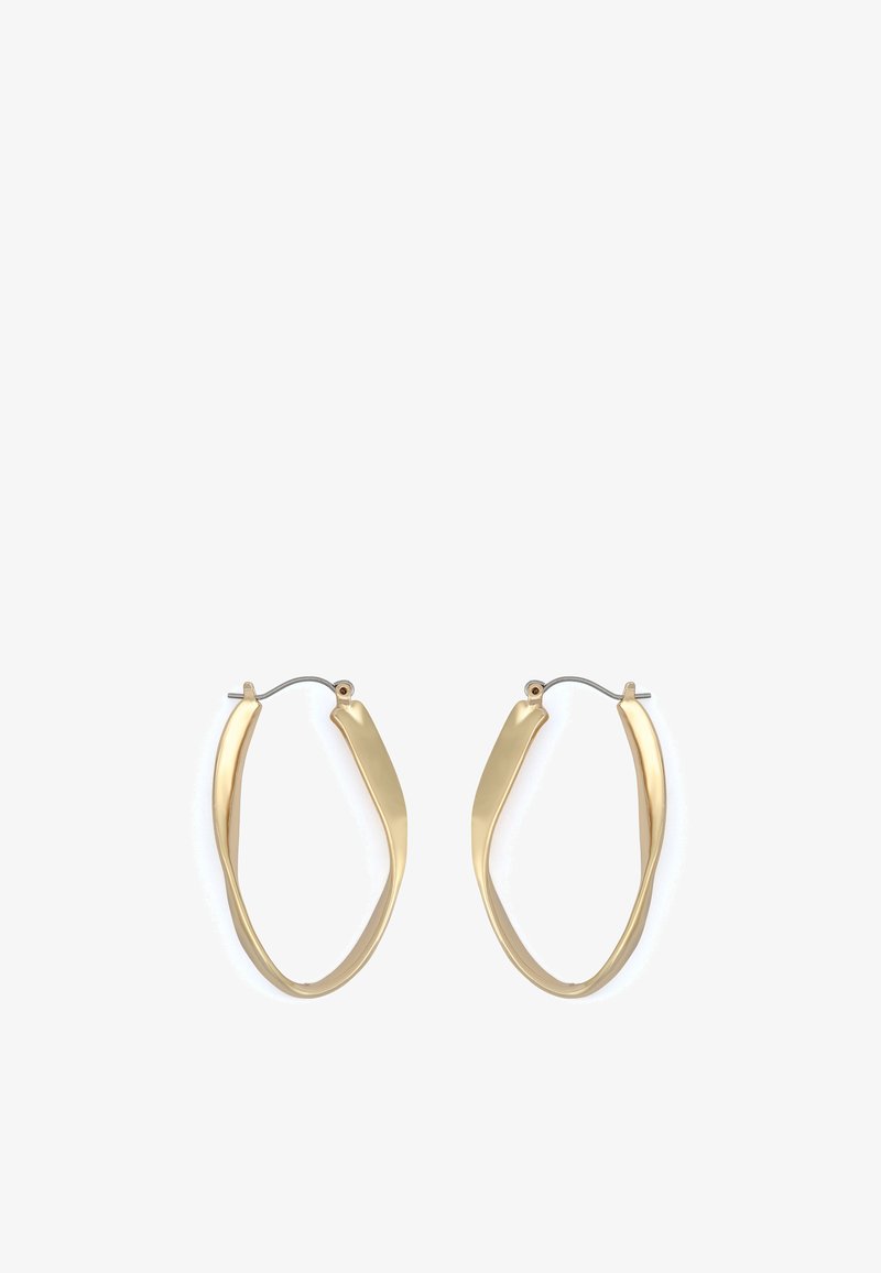 Boucles d'oreilles anneaux torsadés en or avec une surface lisse et polie et une petite fermeture à crochet en métal. Design léger, forme élégante.