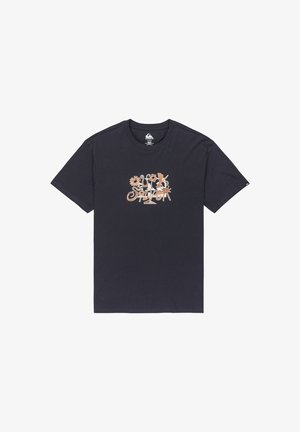 T-shirt preta de mangas curtas com um design abstrato em laranja de flores e escrita centralizado no peito, decote redondo e corte casual.