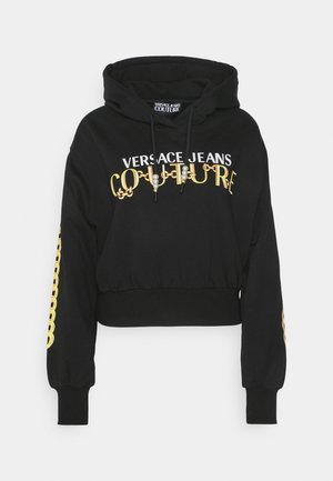 Czarny skrócony hoodie wykonany z bawełny z białym i złotym logo "VERSACE JEANS COUTURE". Posiada kaptur ze sznurkiem i ribbowe mankiety.