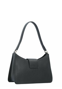 Sac à main en cuir noir avec une forme structurée, une texture lisse, une fermeture à rabat et une seule sangle longue pour l'épaule. Accents en métal argenté inclus.